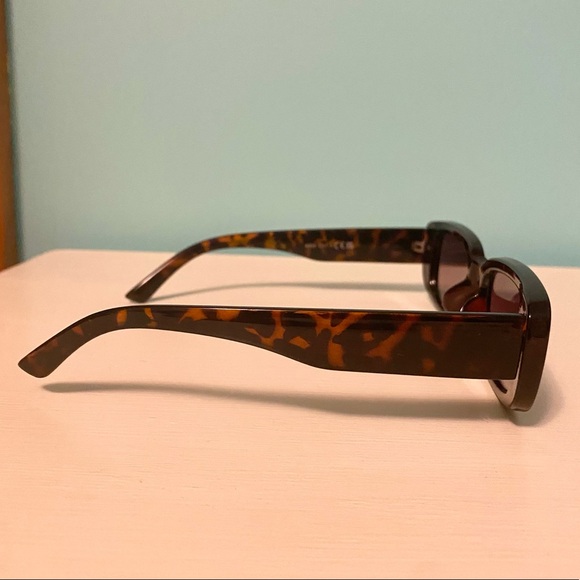 Rectangular Sunglasses - Picture 5 of 6